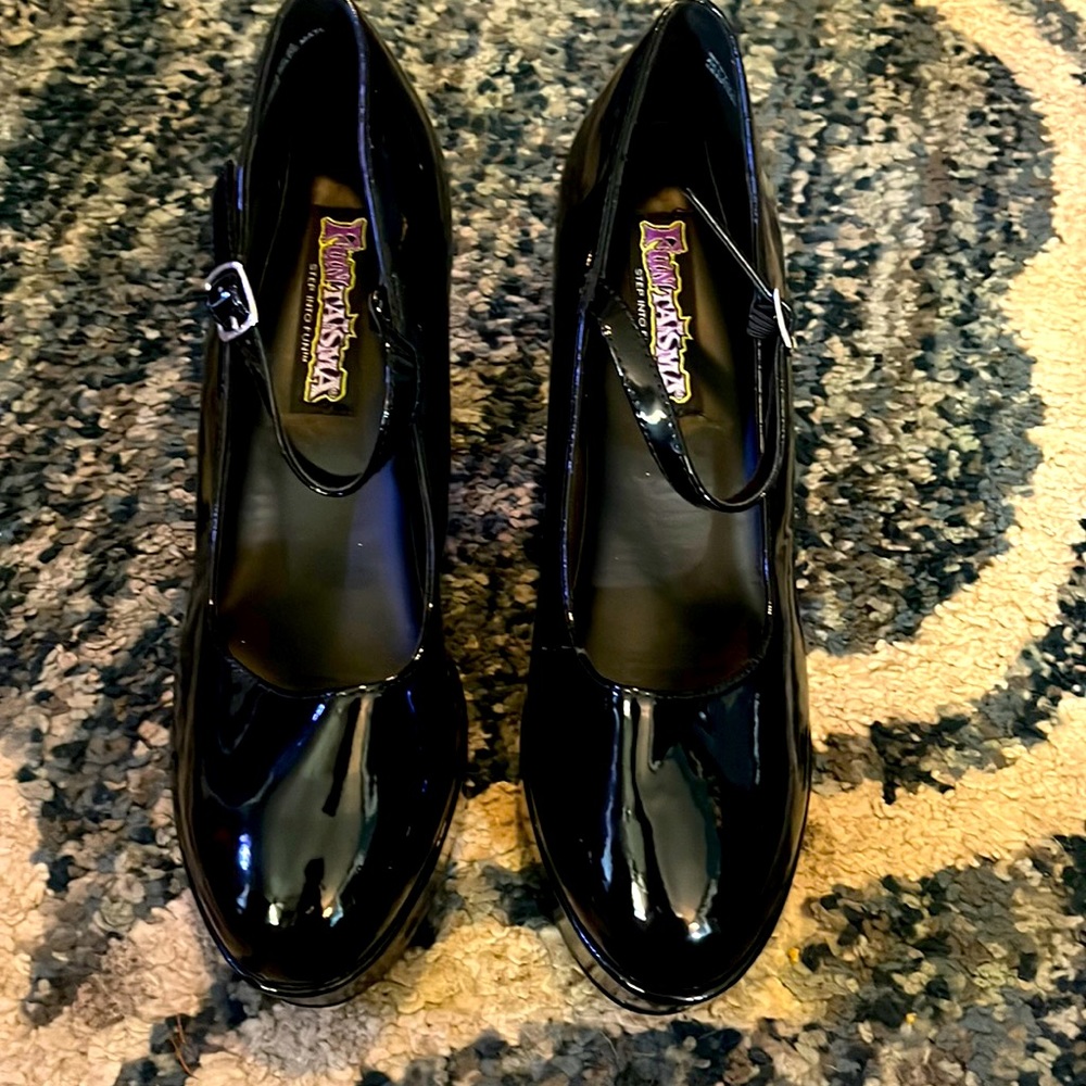 Women’s Funtasma 3 inch heels black size 10